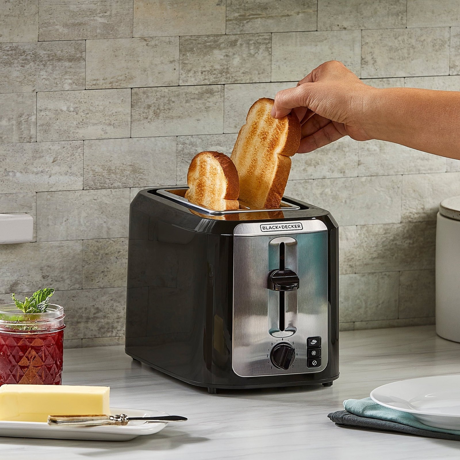 BLACK+DECKER 2-Slice Toaster, with Extra-Wide Slots and Bagel Function, Black with Stainless Steel